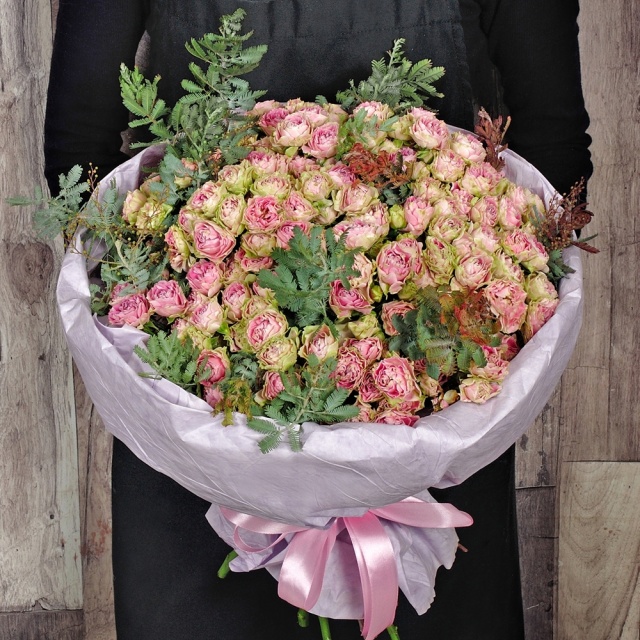 Букет из Кустовых Пионовидных Роз «Волшебные грезы»