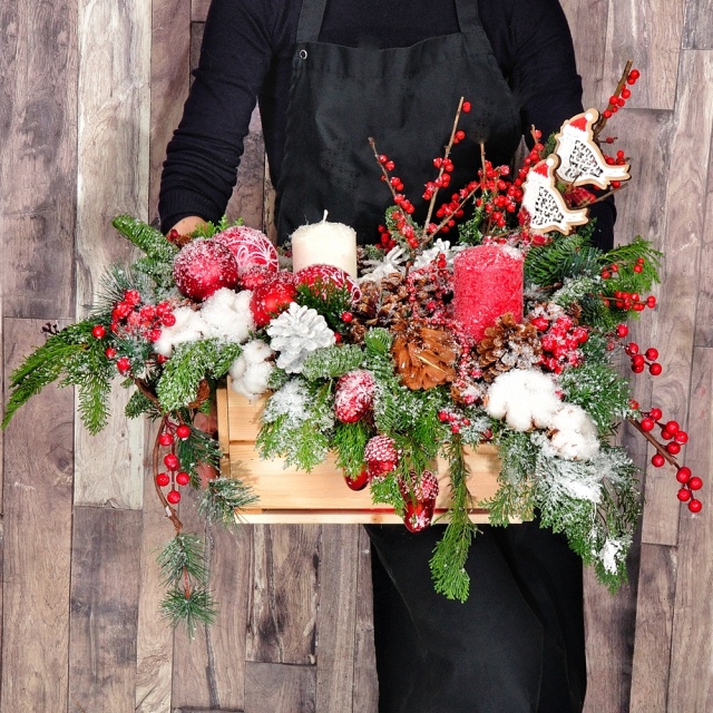 Новогодняя композиция со свечой из Нобилиса в ящике «Рождественские встречи»