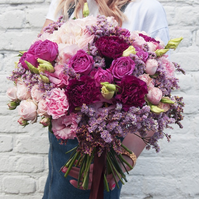 Букет из Гортензий, Роз и Диантусов «Лолита»