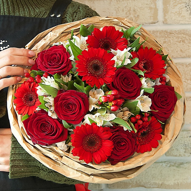 Букет из Роз, Гермини и Альстромерий «Вивьен»