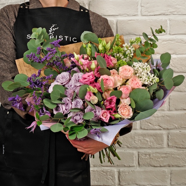 Букет из Сирени и Кустовой Розы «Изящность»