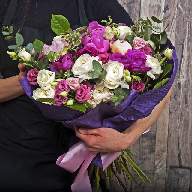 Букет из Ранункулюсов, Пионов и Эустомы «Фея добра»