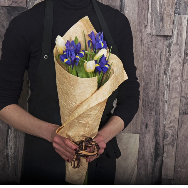 Букет из Тюльпана и Ириса «Звездный путь»