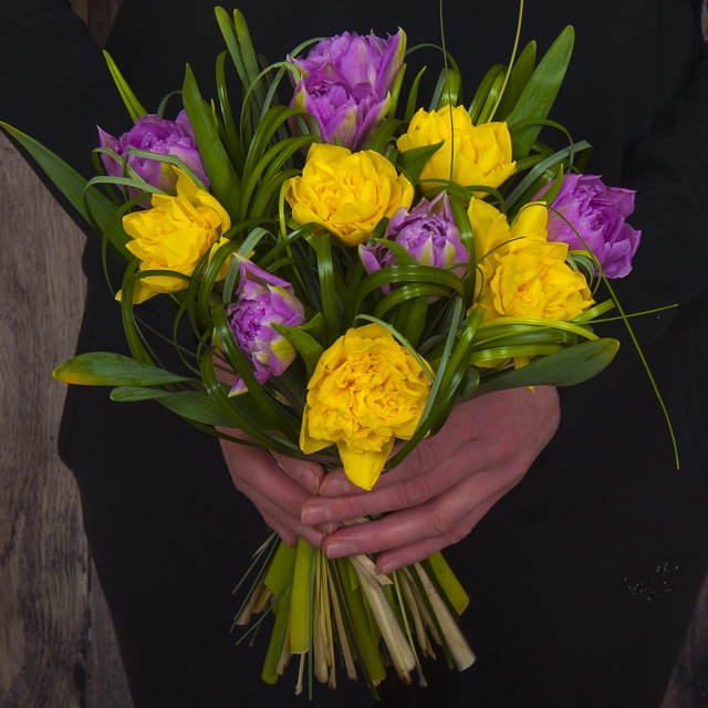 Букет из Тюльпанов и Нарциссов «Контраст весны»
