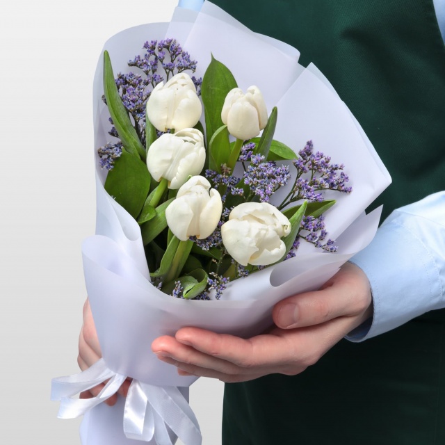 Букет из Тюльпанов и Лимониума «Охапка нежности»