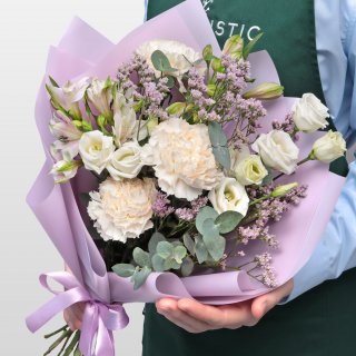 Букет из Альстромерий, Диантуса и Лизиантуса «Поэзия любви»