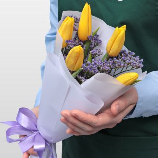 Букет из Тюльпанов и Лимониума «Солнце светит» Букет из Тюльпанов и Лимониума «Солнце светит»