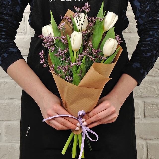 Букет из Тюльпанов и Лимониума «Для красивой леди»