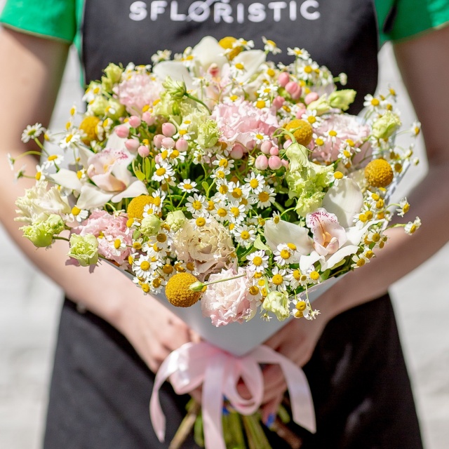 Букет из Ромашек и Орхидей «Летний микс»