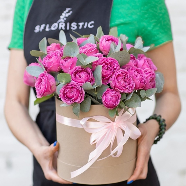 Композиция из Роз Мисти Баблс в шляпной коробке «Мечты сбываются»