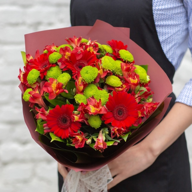 Букет из Гербер, Альстромерии и Хризантемы «Флирт»