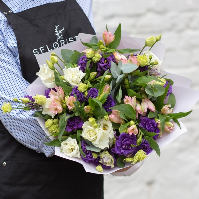 Букет из Альстромерии и Эустомы «Цвет настроения - летний»