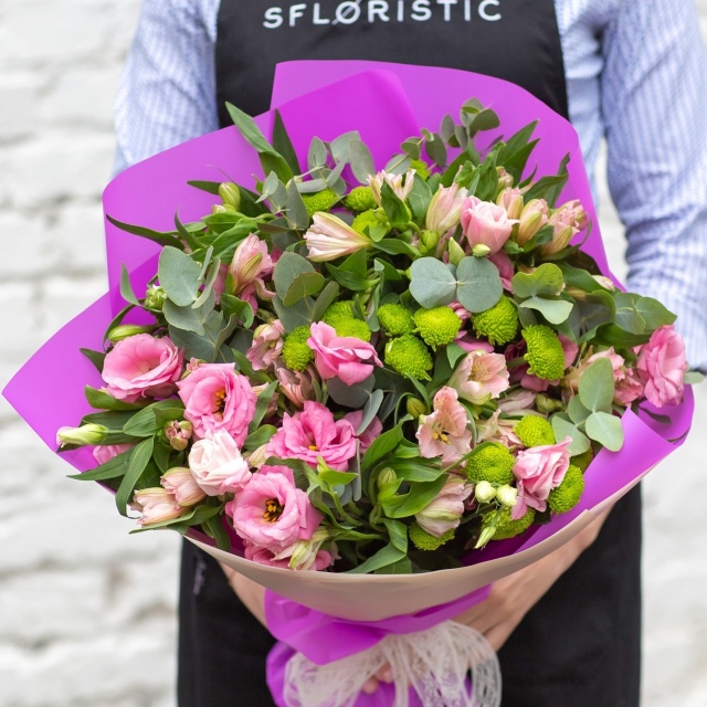 Букет из Альстромерии, Хризантемы и Эустомы «Расцвет любви»