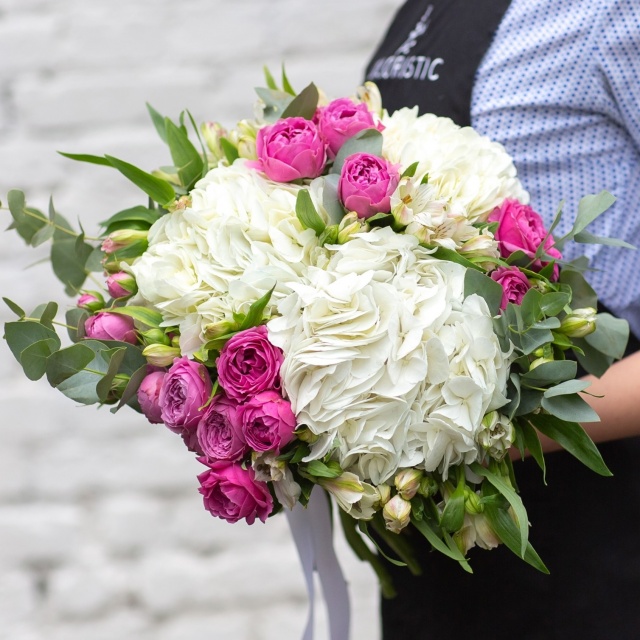 Букет из Гортензий, Роз и Альстромерий «Позитив в подарок»