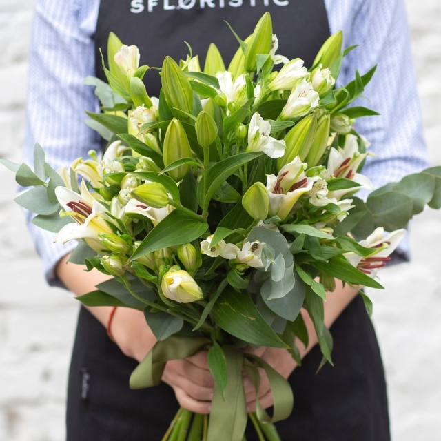 Букет из Альстромерии и Лилии «Я дарю тебе этот мир»