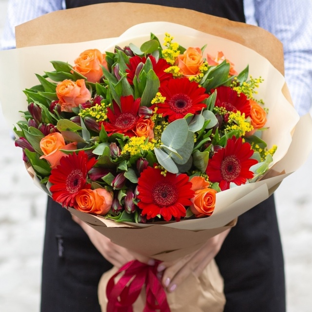 Букет из Роз и Альстромерий «Яркий мир» Букет из Роз и Альстромерий «Яркий мир»