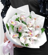 Букет из белых орхидей 