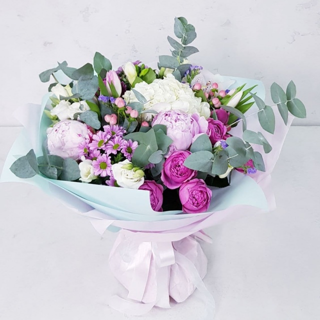 Букет из Пионов, Фрезий, Тюльпанов и Гортензий «Конфетти» Букет из Пионов, Фрезий, Тюльпанов и Гортензий «Конфетти»