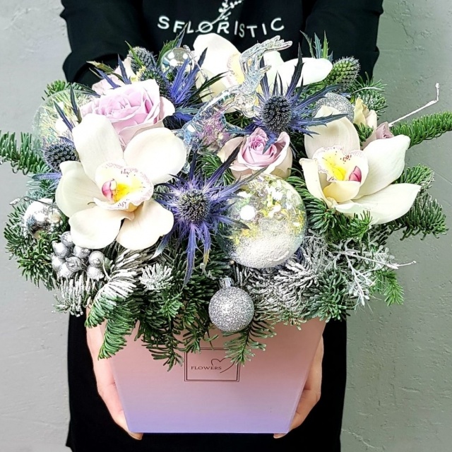 Новогодняя композиция из Орхидей и Эрингиума «Зимняя сказка»