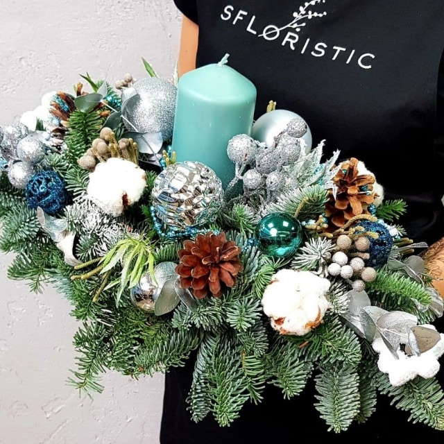 Новогодняя композиция из Нобилиса, Эвкалипта и Брунии «Мятное настроение»