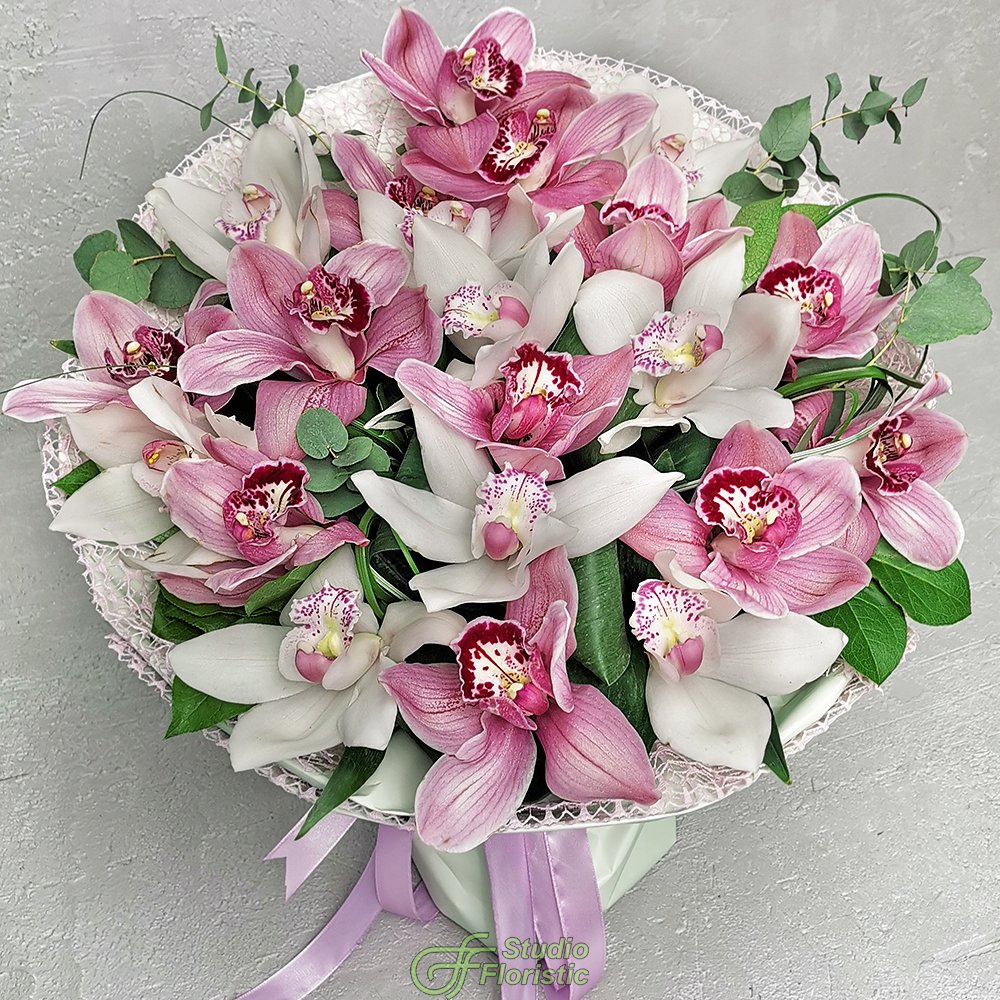 букет из розовых орхидей