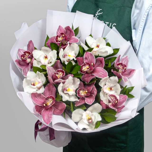 Букет из белых и розовых Орхидей «Нежные орхидеи»