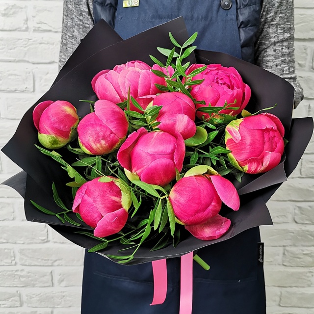 Букет из коралловых Пионов «Алые пионы»