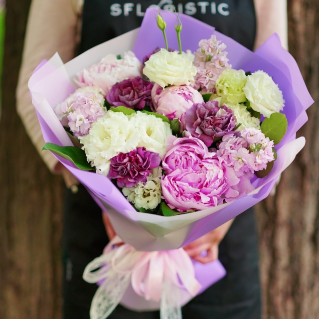Букет из Пионов, Гвоздик, Маттиол и Лизиантуса «Рапунцель» (уменьшенный)