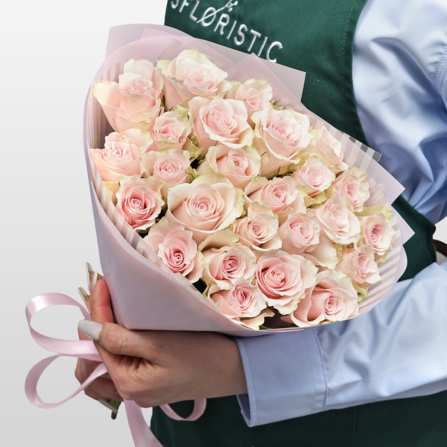 Роза 40 см Кения нежно-розовая