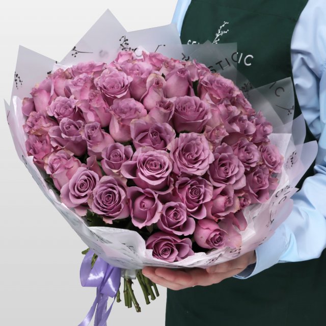Букет из сиреневых Роз Кения 51 шт 40 см «Лондонский туман» Букет из сиреневых Роз Кения 51 шт 40 см «Лондонский туман»