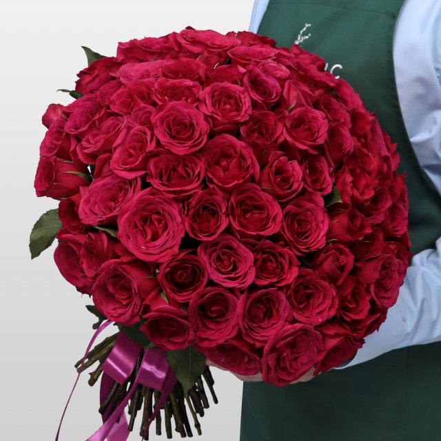 Букет из малиновых Роз Кения 101 шт 40 см «Парижские Сумерки»