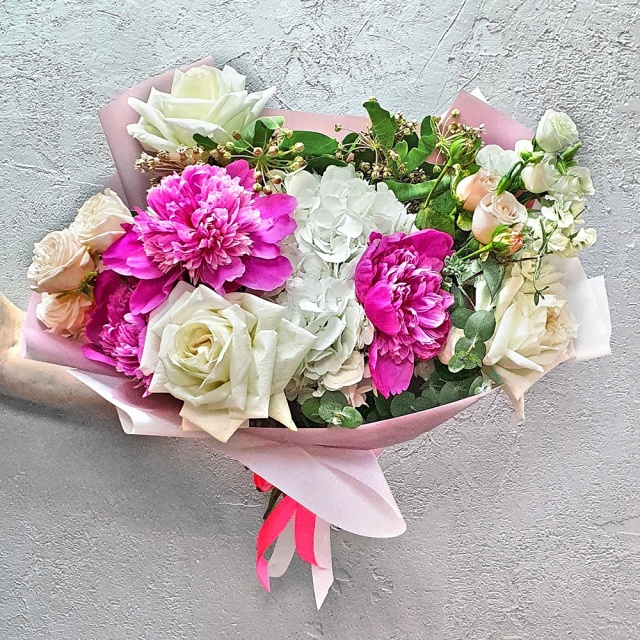 Букет из Роз, Пионов и Гортензий «Алиса»