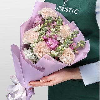 Букет из Гвоздики и Маттиолы «Кружевные мечты»