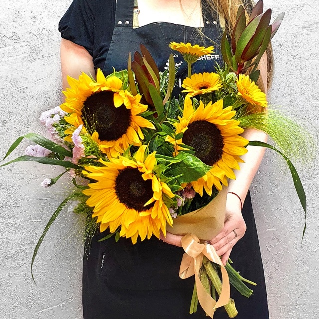 Букет из Подсолнухов и Гермини «Золотое утро»