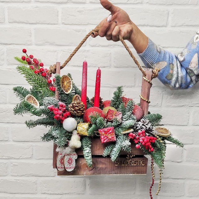 Новогодняя композиция из Нобилиса «Тепло от свечи»