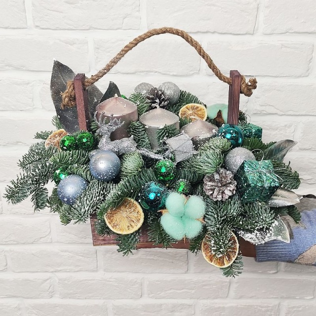 Новогодняя композиция из Нобилиса «Упряжка Оленей»