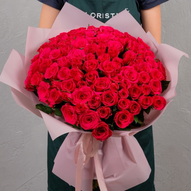 Роза Кения ярко-малиновая 101шт 40 см