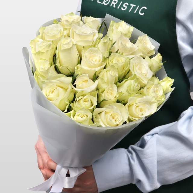 Роза Кения белая 25шт 40 см