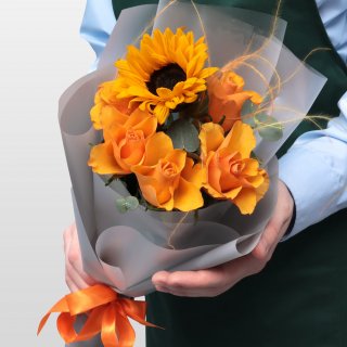 Букет из Роз и Подсолнуха «Оранжевое солнце»