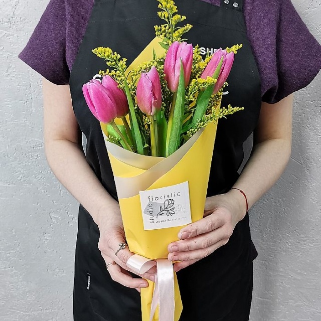 Букет из Тюльпанов и Солидаго «Веснушки»