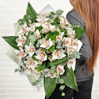 Букет из белых орхидей 