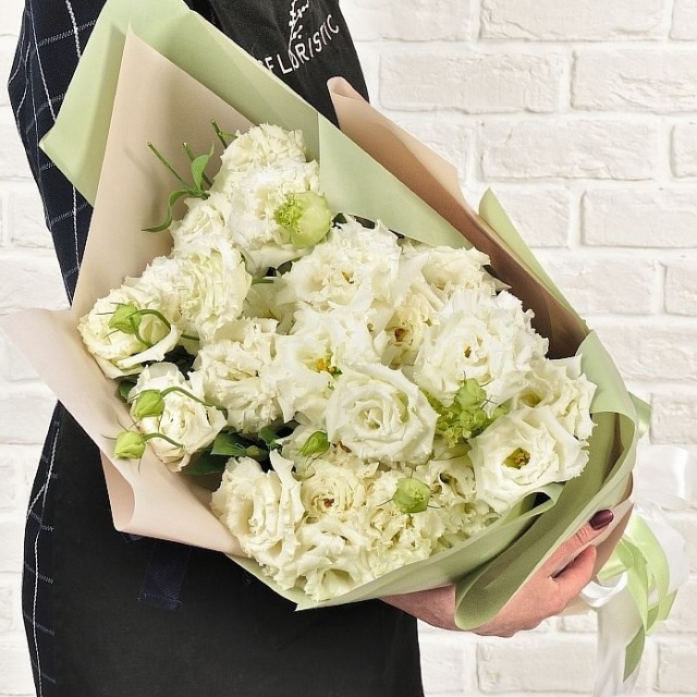 Букет из белого Лизиантуса «София»