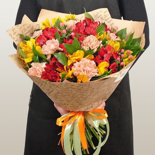 Букет из Альстромерий и Гвоздик «Верес»
