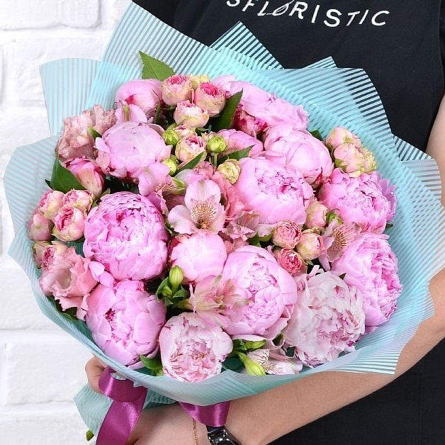 Букет из Роз, Пионов и Альстромерий «Неповторимая»