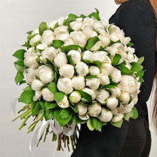 Букет из белых пионов 