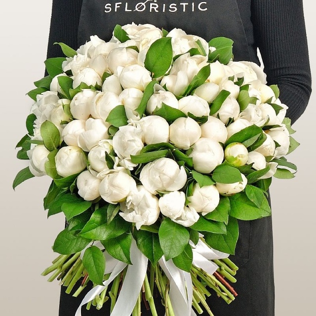 Букет из белых Пионов «Сияющая улыбка»