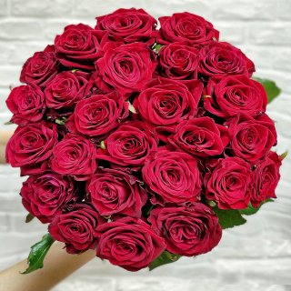 Букет из 25 красных роз 60 см