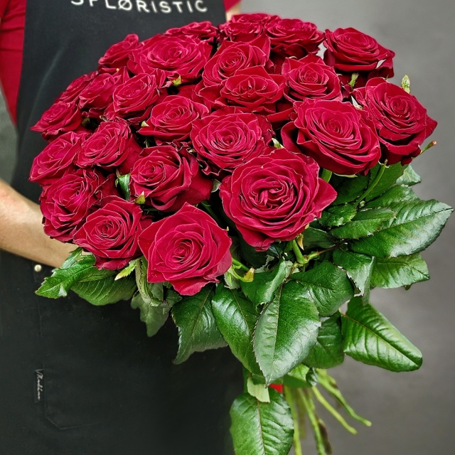 Букет из красных Роз 60 см «Дыхание сада»