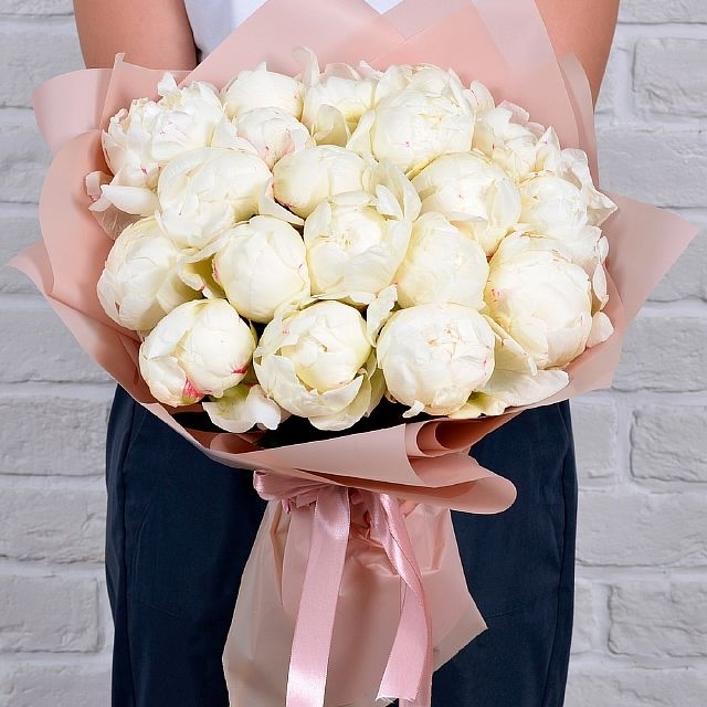 Букет из белых Пионов «Белый ангел» 19шт.