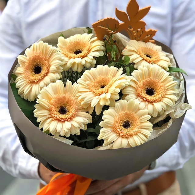 Букет из кремовых Гермини «Солнечные зайчики» Букет из кремовых Гермини «Солнечные зайчики»